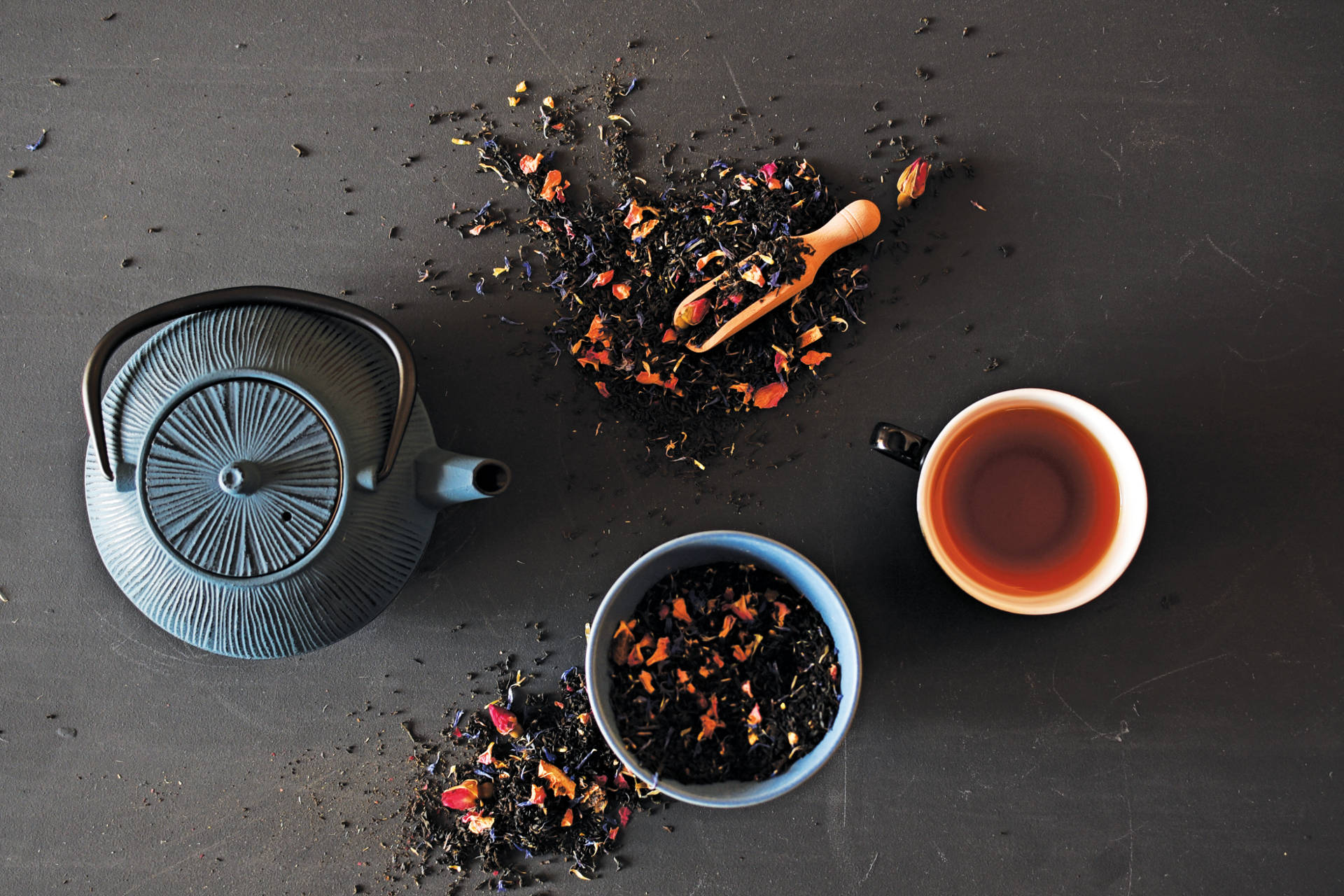 Jillys Fine Leaf Tea with ceramic teapot and teacup